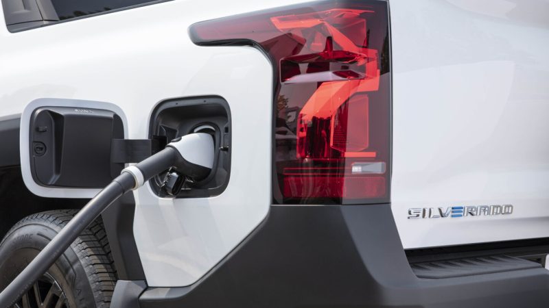 General Motors Ajukan Paten untuk Sistem EV yang Bisa Mengisi dan Menyalurkan Daya Secara Bersamaan