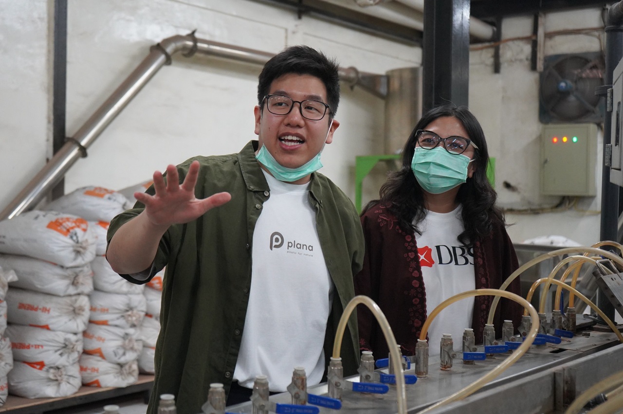 Plana Bangun Bisnis Sosial Berkelanjutan: Daur Ulang Sekam Padi dan Plastik Jadi Bahan Bangunan Ramah Lingkungan
