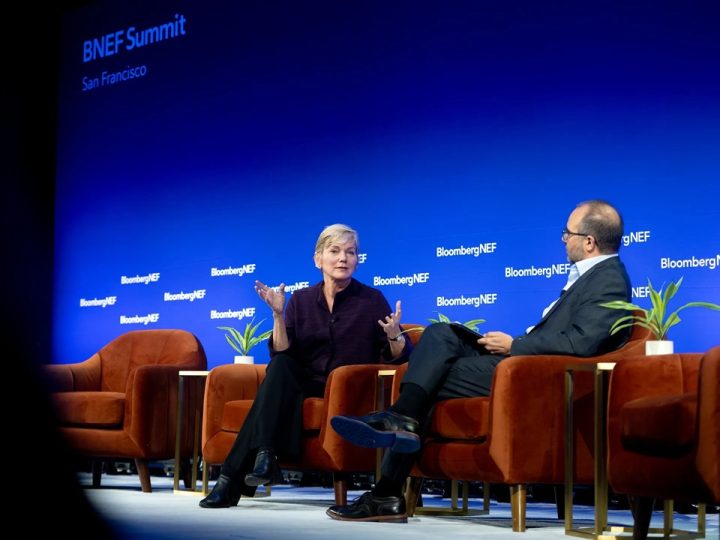 Transisi Energi AI Amerika 2026: Data Center Lahap 106 GW, Solar-Angin Tetap Jawara Meski Subsidi Dipangkas