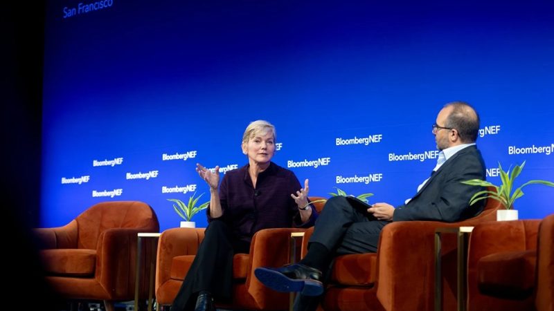 Transisi Energi AI Amerika 2026: Data Center Lahap 106 GW, Solar-Angin Tetap Jawara Meski Subsidi Dipangkas